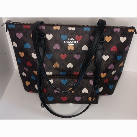 COACH GALLERY TOTE SIGNATURE CANVAS HEART PRINT W/ MATCHING WALLET - Picture 2 of 15